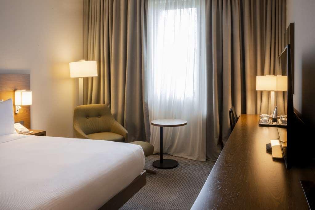 Hilton Garden Inn Tbilisi Chavchavadze Phòng bức ảnh